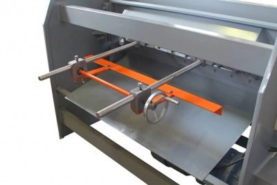 Электромеханическая гильотина Metal Master ETG 1330E