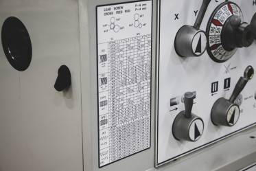 Универсальный токарный станок SPF-1000PS с УЦИ