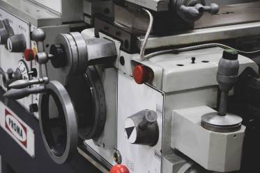 Универсальный токарный станок SPF-1000PS с УЦИ