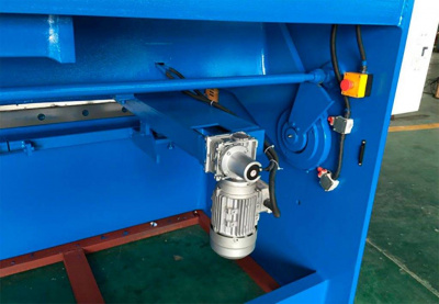 Гидравлическая гильотина с поворотной балкой Metalmaster HCQ 2580