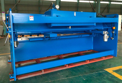 Гидравлическая гильотина с поворотной балкой Metalmaster HCQ 2580