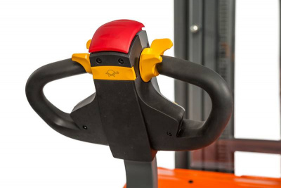 Штабелер самоходный 1,5 т 3,3 м TOR CDDR15-III 24/200 В/Ач (сопровождаемый)