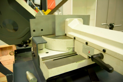 Ленточнопильный станок с гидроразгрузкой пильной рамы BSG 255